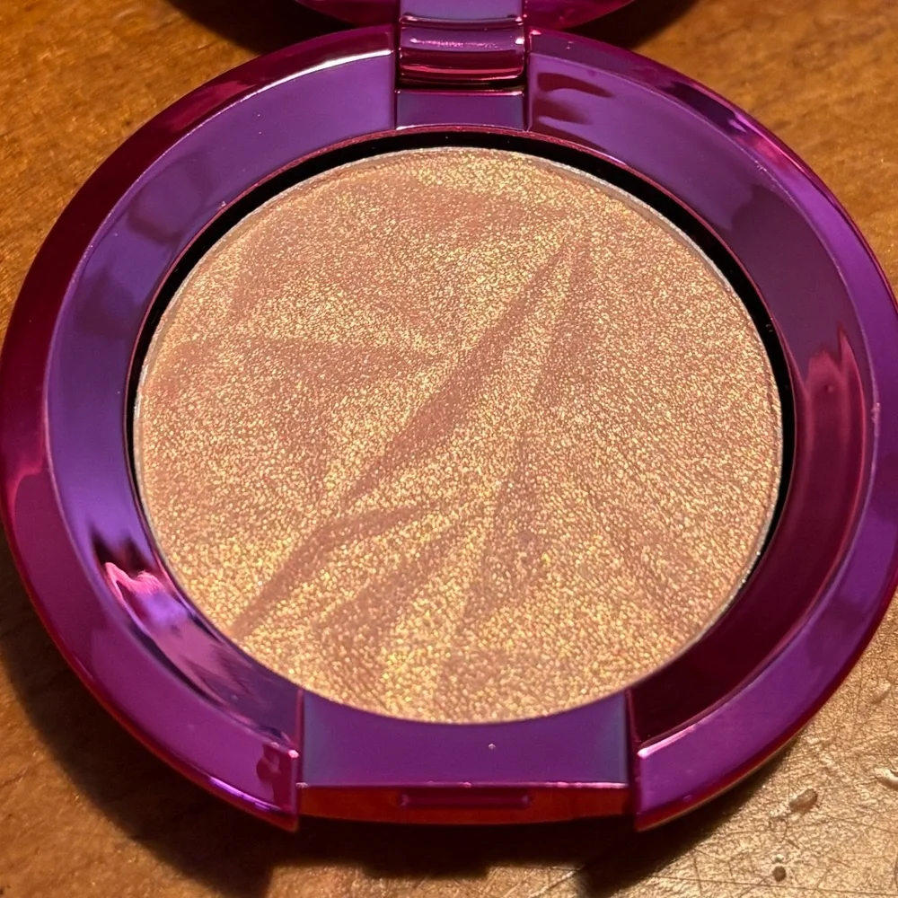 BECCA Shimmering Skin Perfector Pressed Powder